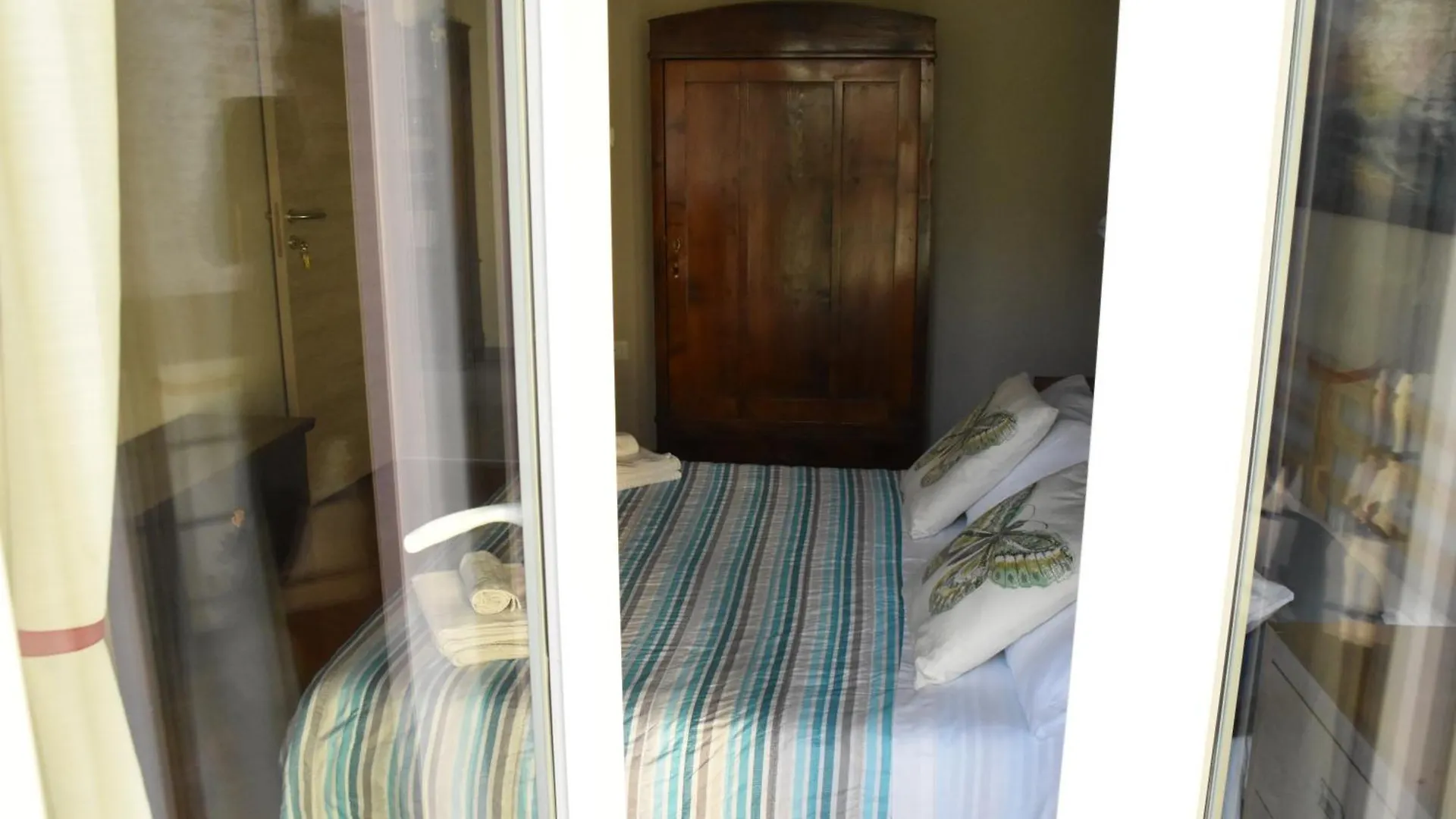 Residenza Delle Farfalle-Tripla Con Bagno Privato E Matrimoniale Con Bagno Condiviso Padova Italy
